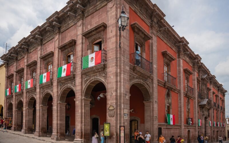 San Miguel de Allende se viste de colores patrios