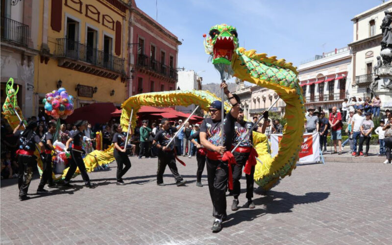 Desfilan dragones en Guanajuato por Año Nuevo Chino