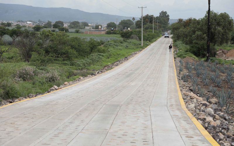 Beneficia Gobierno Estatal a familias cueramarenses con obras y apoyos