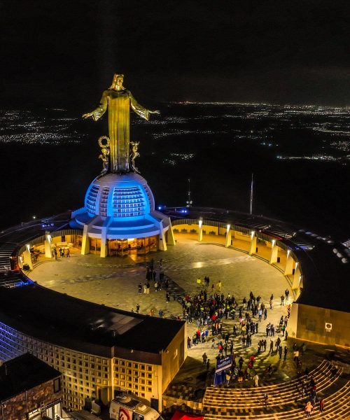 Cristo Rey se llena de luz