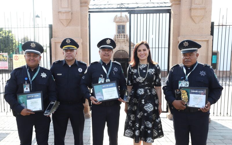 Galardonan a policías leoneses por su trayectoria y profesionalismo