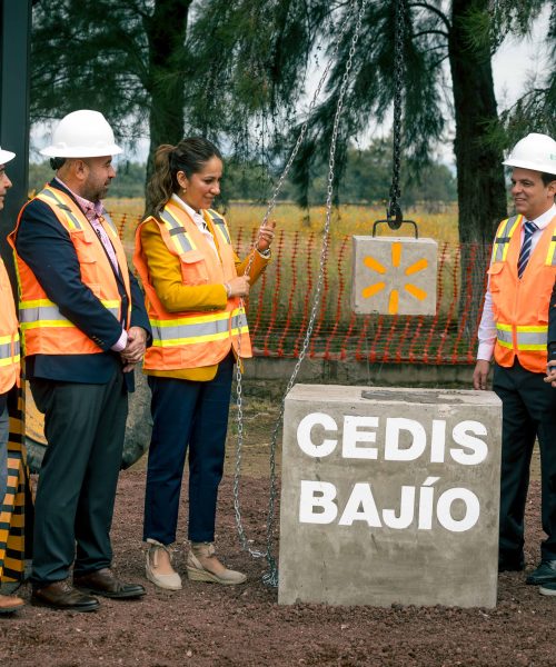 Colocan primera piedra del Centro de Distribución de Walmart en Silao