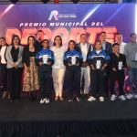 Entregan becas a estudiantes universitarios en Celaya