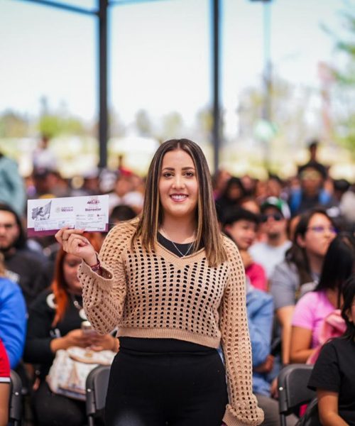 Entregan tarjetas del programa “Jóvenes Construyendo el Futuro”