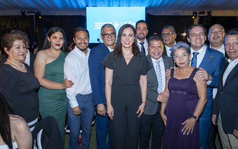 Reconoce Alcaldesa labor de docentes en León