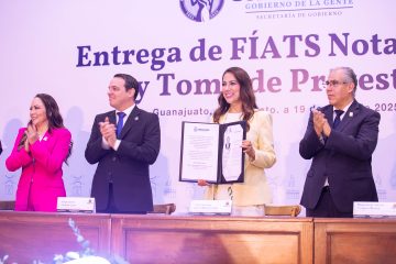 Gobernadora Libia Dennise entrega FÍATS Notariales