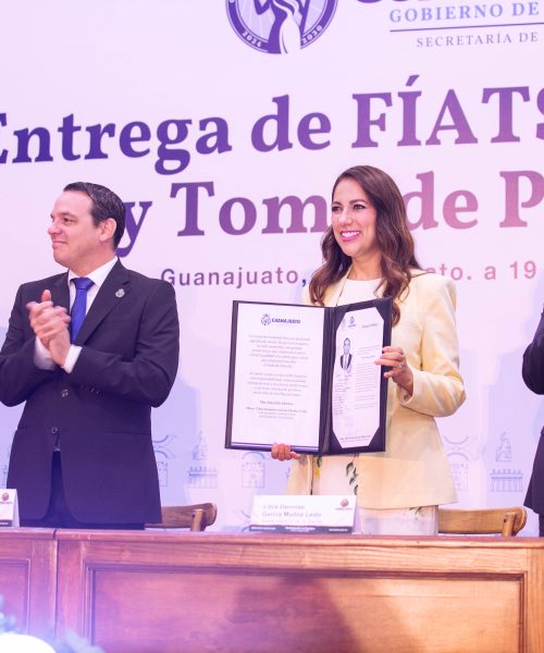 Gobernadora Libia Dennise entrega FÍATS Notariales
