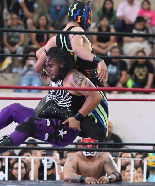 Celebran a papá con show de lucha libre en Irapuato