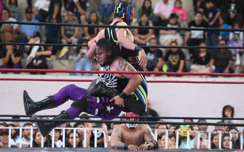 Celebran a papá con show de lucha libre en Irapuato