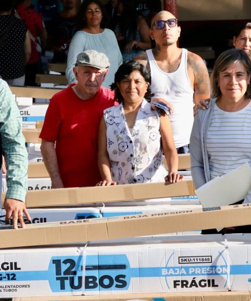 Entregan calentadores solares a familias irapuatenses