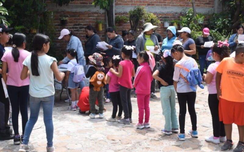 Llevan cursos de verano a comunidades de Irapuato