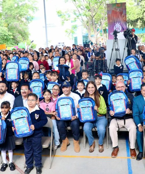 Entrega Gobernadora mochilas y útiles escolares para estudiantes de primaria en Romita