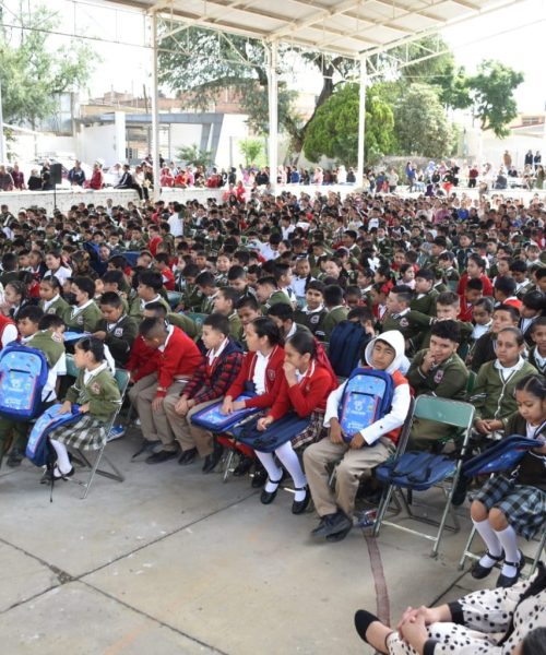 Apoya SEG a más de 140 mil familias leonesas con entrega de útiles y mochilas