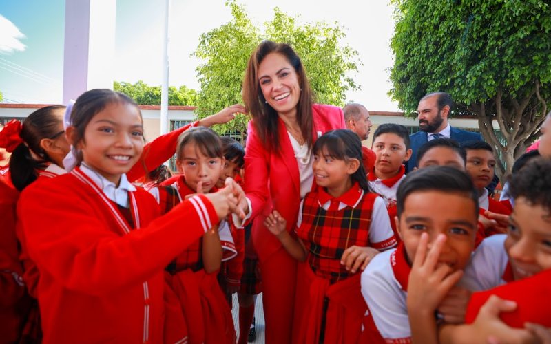 Alcaldesa de León anunció la apertura en próximos días de la convocatoria de la Beca Excelencia