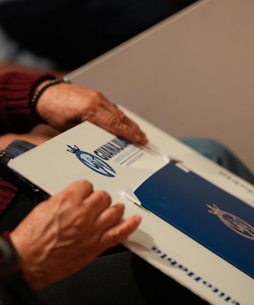 Entregan escrituras y dan certeza jurídica a familias leonesas