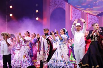 Ballet Folklórico de la UG cautiva al público en el FIC 53