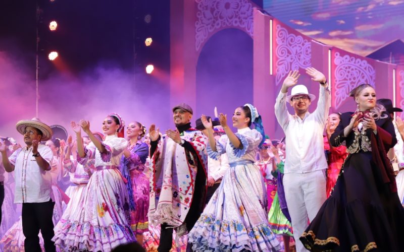 Ballet Folklórico de la UG cautiva al público en el FIC 53
