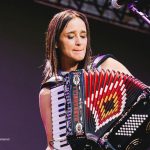 Danza, tradición y un concierto estelar de la Orquesta Sinfónica de la UG con Julieta Venegas en el FIC 53