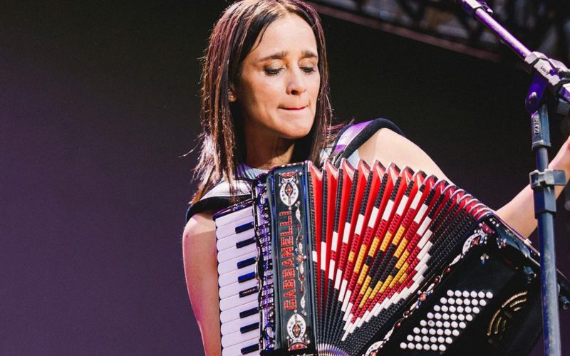 Danza, tradición y un concierto estelar de la Orquesta Sinfónica de la UG con Julieta Venegas en el FIC 53