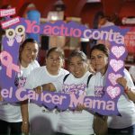 Generan conciencia sobre detección oportuna del cáncer de mama