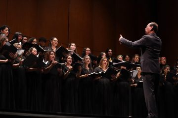 Celebran 50 Aniversario del Coro de la UG