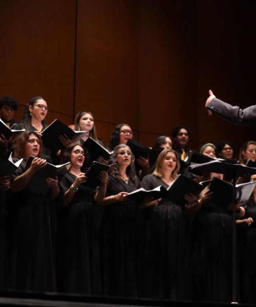 Celebran 50 Aniversario del Coro de la UG