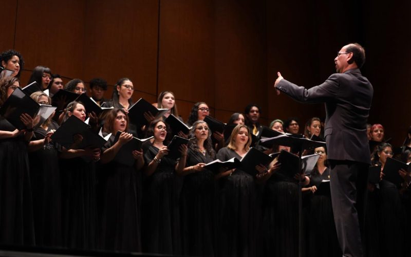 Celebran 50 Aniversario del Coro de la UG