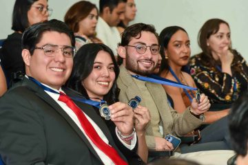 Premian la excelencia de estudiantes UG campus León