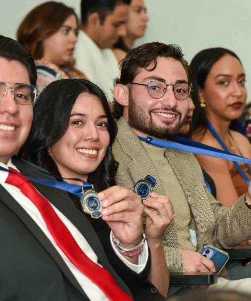 Premian la excelencia de estudiantes UG campus León