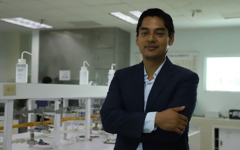 Investigador UG desarrolla un prototipo con IA para la impresión de implantes ortopédicos biodegradables