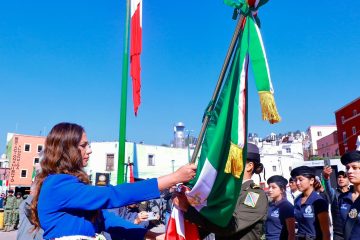Conmemoran el Día de la Bandera