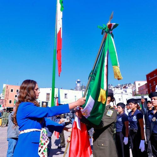 Conmemoran el Día de la Bandera