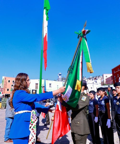Conmemoran el Día de la Bandera