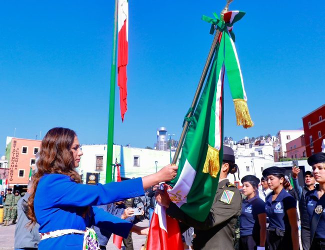 Conmemoran el Día de la Bandera