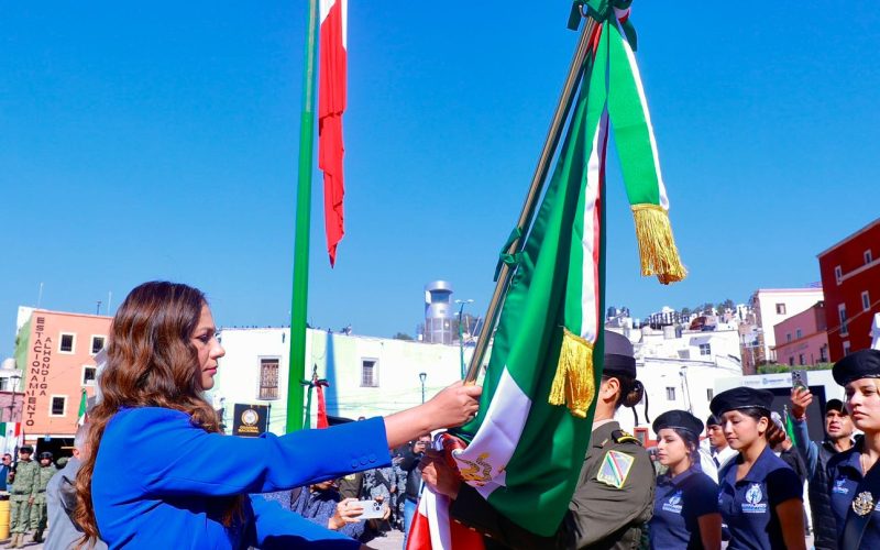 Conmemoran el Día de la Bandera