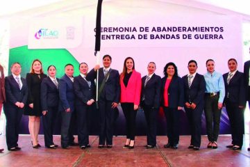 Abanderan y entregan medias bandas de guerra a escuelas de Silao