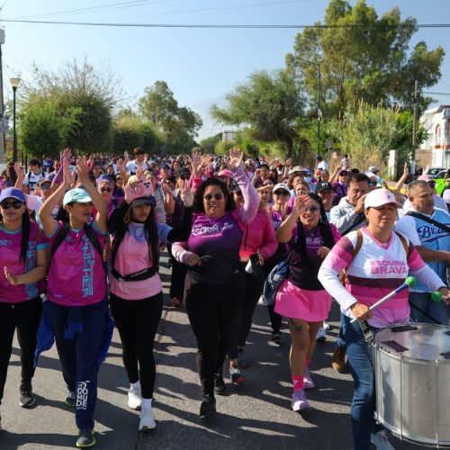 Conmemoran el Día Internacional de la Mujer con caminata recreativa en León