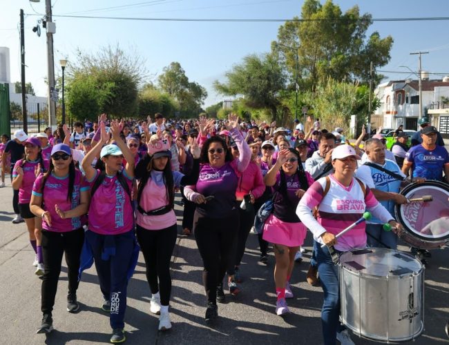 Conmemoran el Día Internacional de la Mujer con caminata recreativa en León
