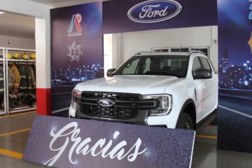Ford México dona vehículo a bomberos de Irapuato