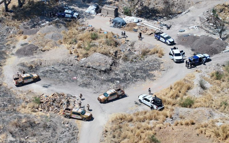 Autoridades estatales y federales encuentran toma clandestina y aseguran 25 mil litros de hidrocarburo en Cortazar