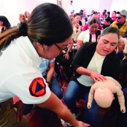Capacitan a personal educativo de Silao en primeros auxilios