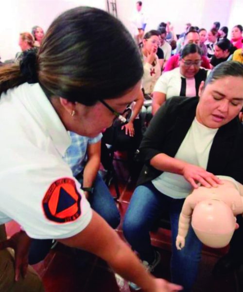 Capacitan a personal educativo de Silao en primeros auxilios