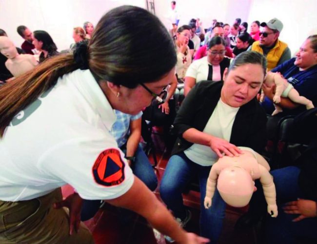Capacitan a personal educativo de Silao en primeros auxilios