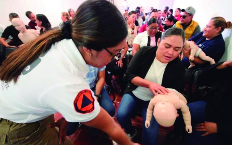 Capacitan a personal educativo de Silao en primeros auxilios