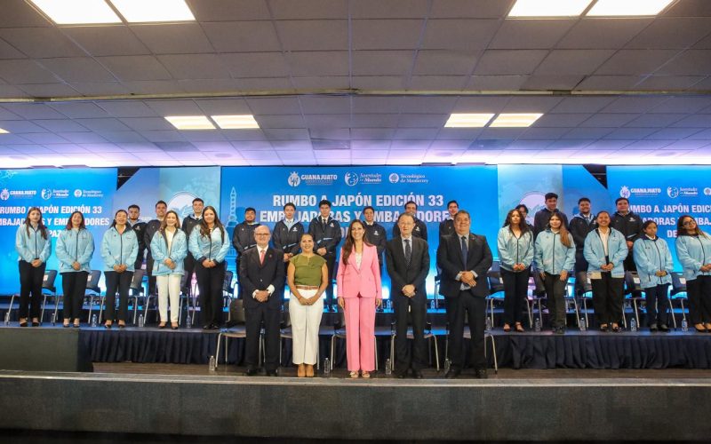 Viajan 23 jóvenes destacados a Japón para representar con orgullo a Guanajuato