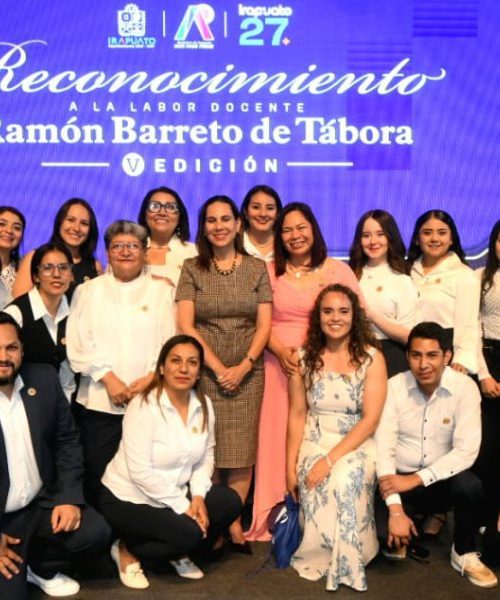 Reconocen a docentes irapuatenses en el Día del Maestro