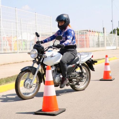 Se gradúa en Irapuato primera generación de moto escuela