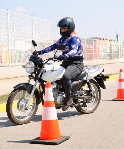 Se gradúa en Irapuato primera generación de moto escuela