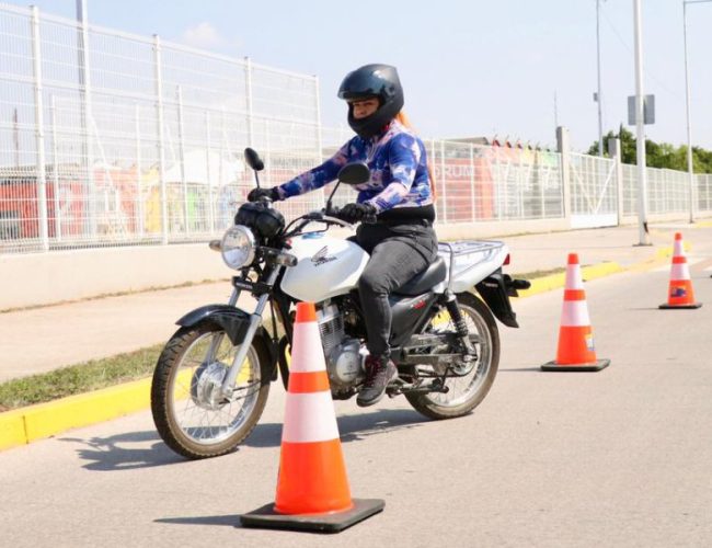 Se gradúa en Irapuato primera generación de moto escuela