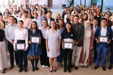 Entregan equipos tecnológicos e impulsan el talento juventudes en Irapuato